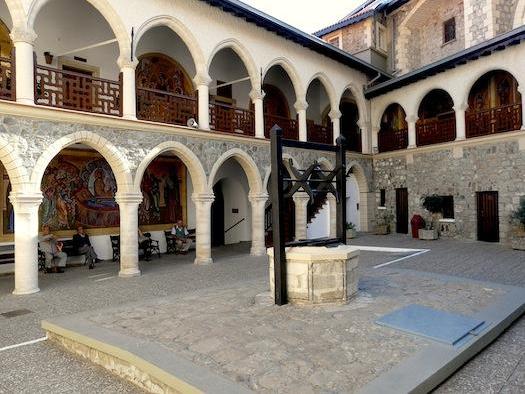 Patio interior del monasterio de Kykkos