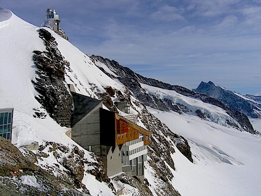El restaurante Jungfraujoch ofrece panorámicas magníficas del los Alpes suizos