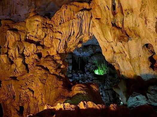 Parada ineludible: la gruta de Hang Sung Sot