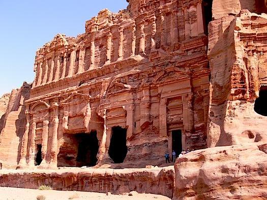 Los nabateos, árabes que dominaban esta región en la época prerromana, eligieron este lugar recóndito para fundar su capital