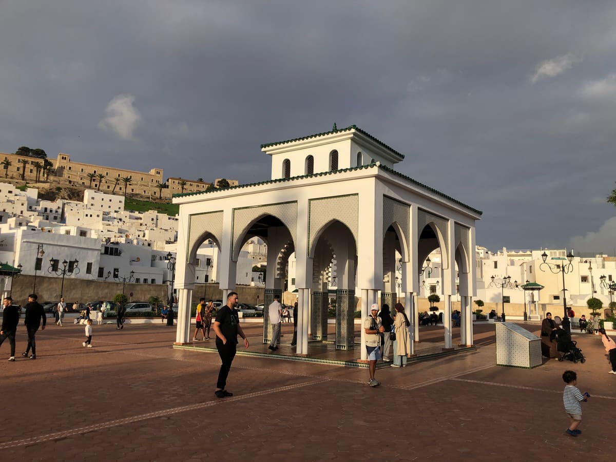 Medina de Tetuán, con su plaza y edificios de arcos