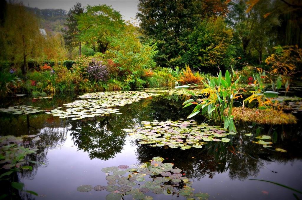 En Giverny vivió Claude Monet. El jardin de su casa insipiró algunos de sus lienzos.