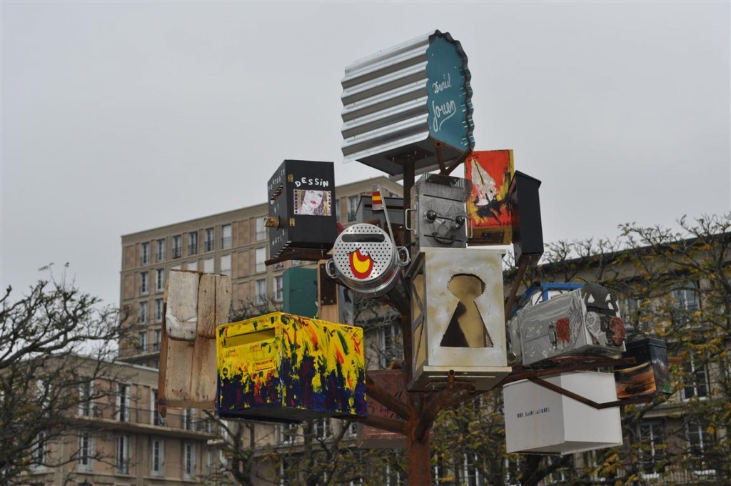Escultura moderna en la ciudad de Le Havre