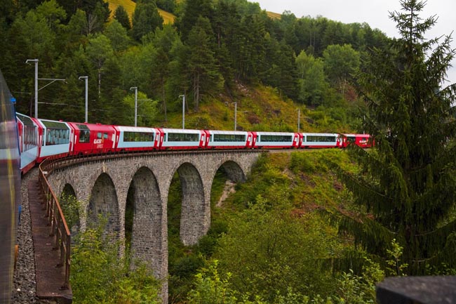 GLACIAR EXPRESS, Un paseo sobre raíles por los Alpes Suizos