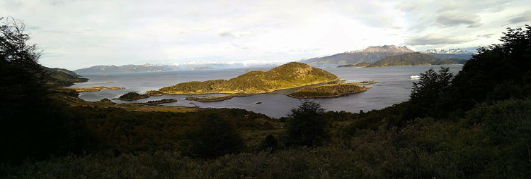Wulaia desde el mirador al que se llega después de una corta caminata por el sendero Darwin