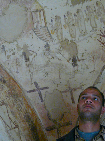 El interior de las tumbas de Al-Bagawat están pintadas con simbolos del cristiamismo