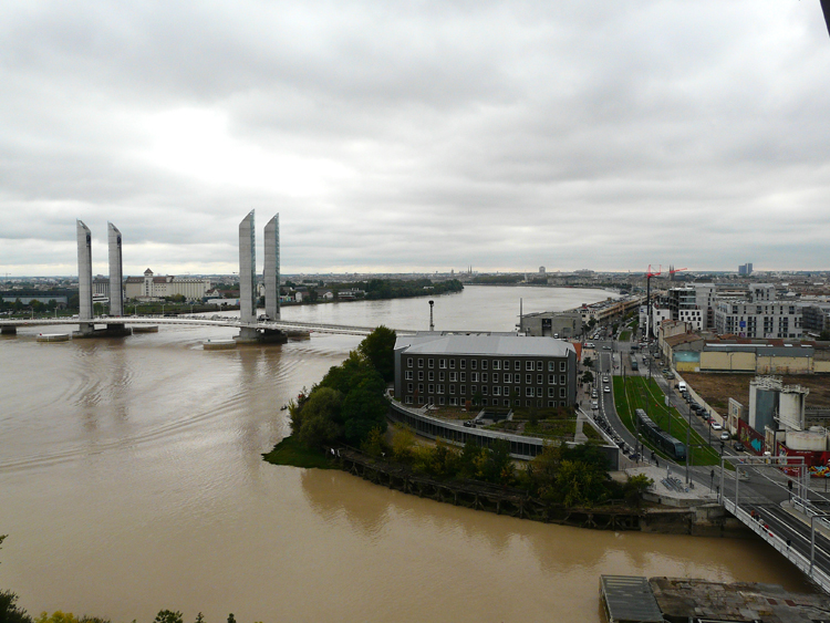Vista panorámica de la ciudad. Foto tomada desde La cité du vin