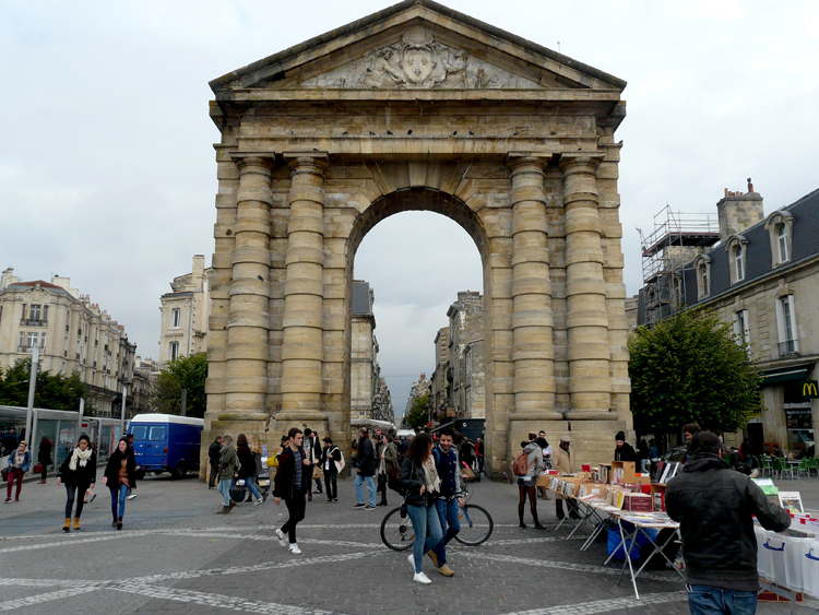 Puerta de Aquitania. 